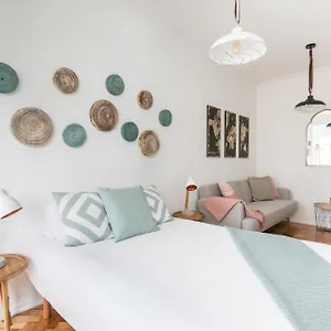 Stroll To Coffee Shops Near A Renovated Hillside In Graca Apartment Lisbon