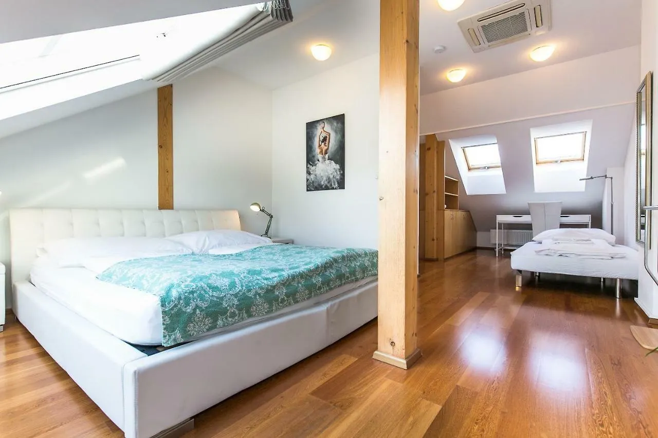 Attic Apartment By Wenceslas Square Prag