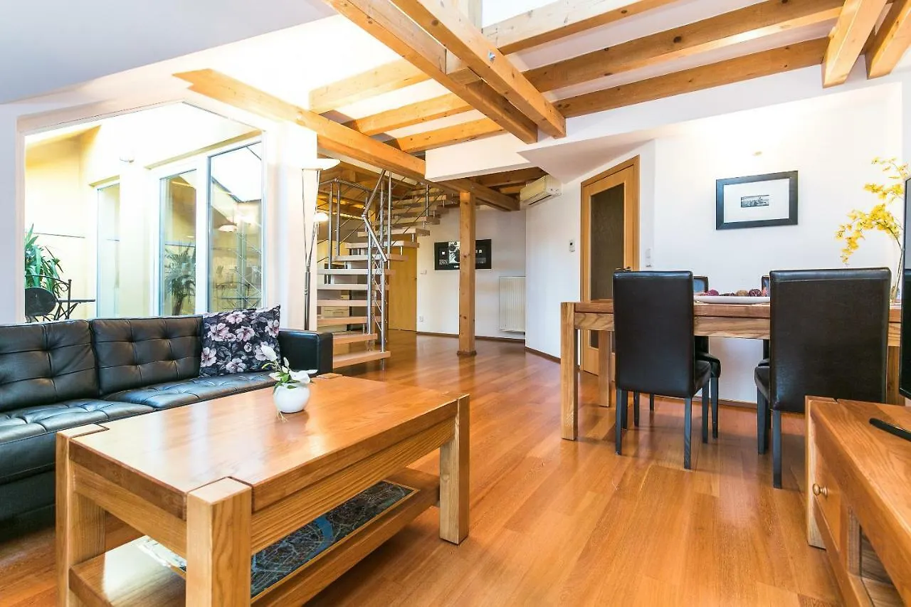 Attic Apartment By Wenceslas Square Prague 0*,